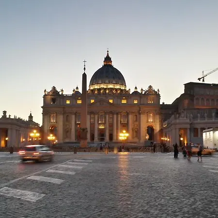 Vatican לינה וארוחת בוקר 2*